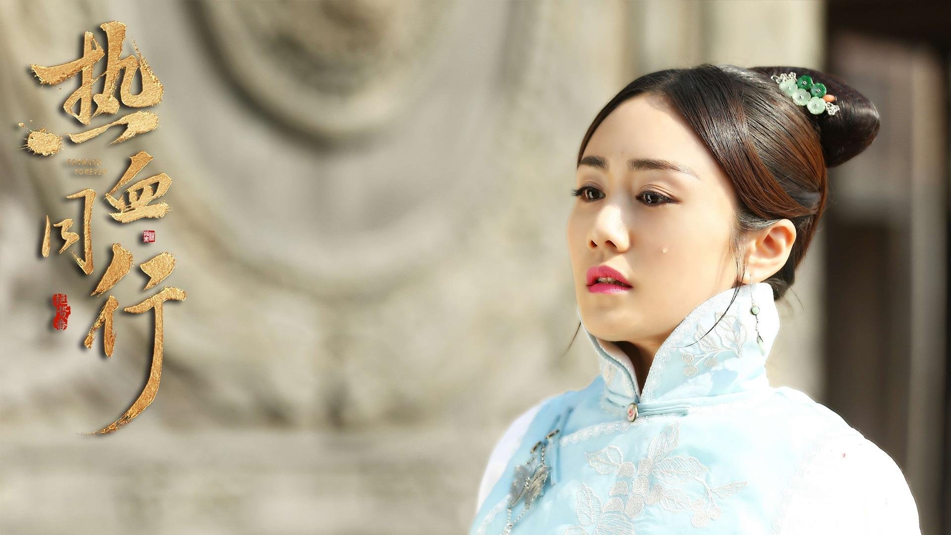 _全场欢呼：运动员激烈拼搏赢得满堂彩_，运动员在赛场上奋力拼搏终于夺得桂冠
