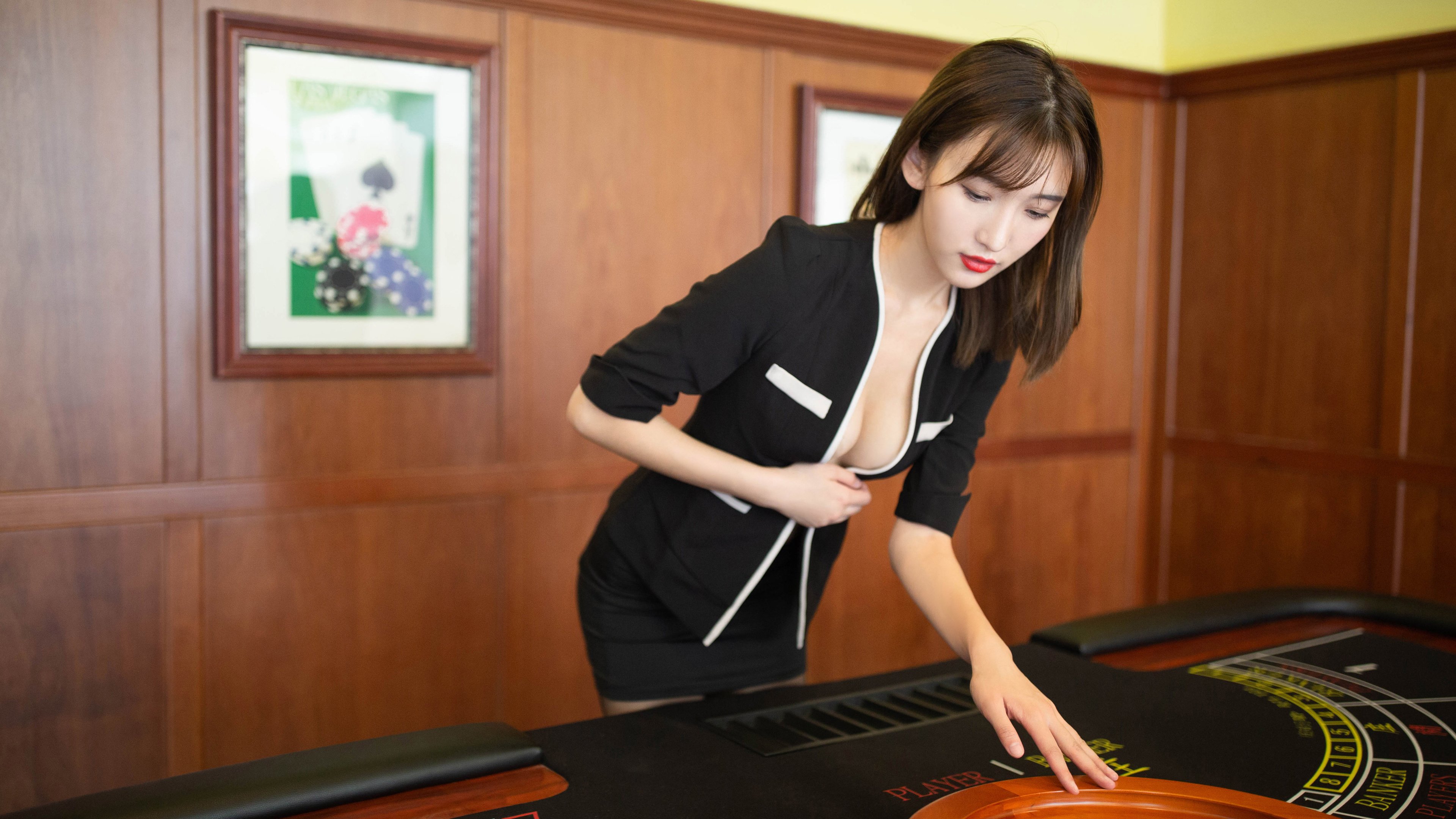 九游娱乐APP-女子足球打造社交平台官方人物卡扩大粉丝影响力，女子足球美女