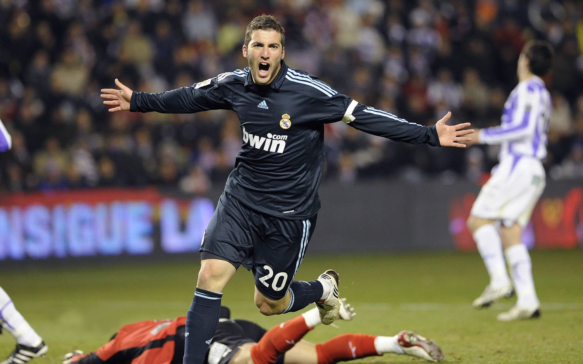 青少足球基础设施持续改善，农村地区足球运动快速发展，农村校园足球